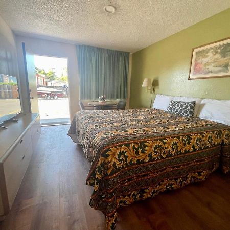 Regency Inn Lakeport Екстер'єр фото