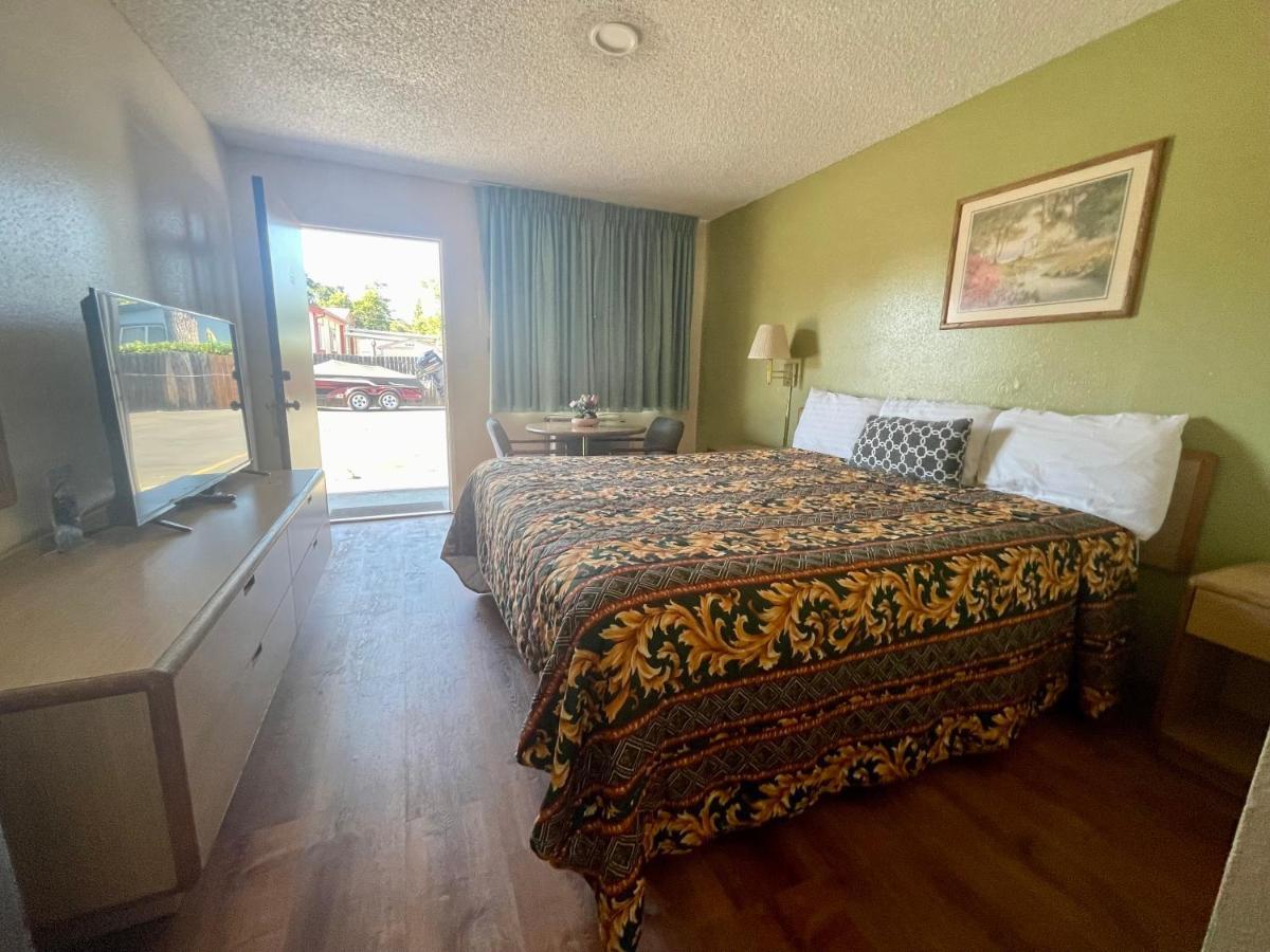 Regency Inn Lakeport Екстер'єр фото