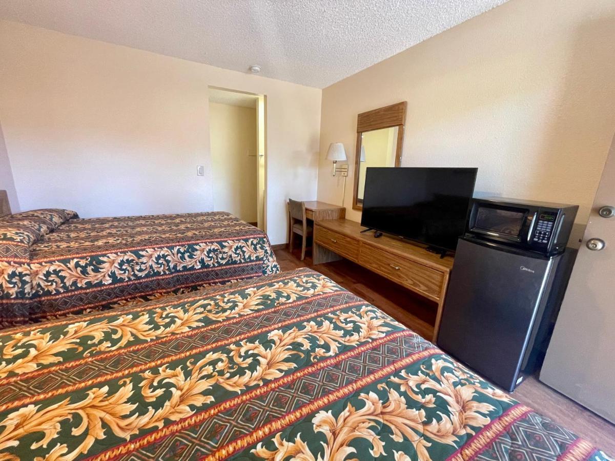 Regency Inn Lakeport Екстер'єр фото