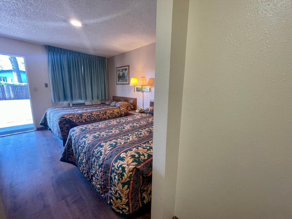 Regency Inn Lakeport Екстер'єр фото
