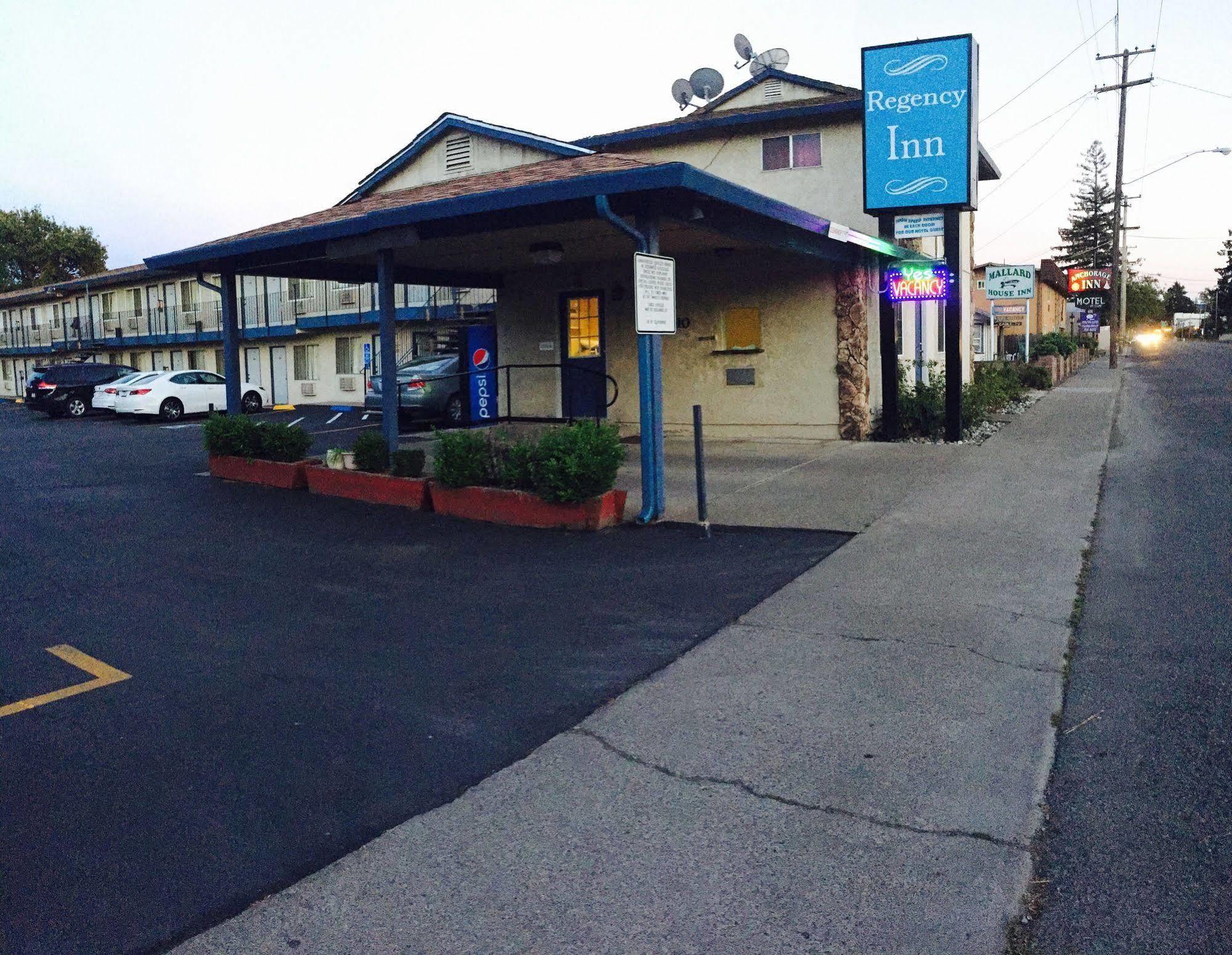 Regency Inn Lakeport Екстер'єр фото