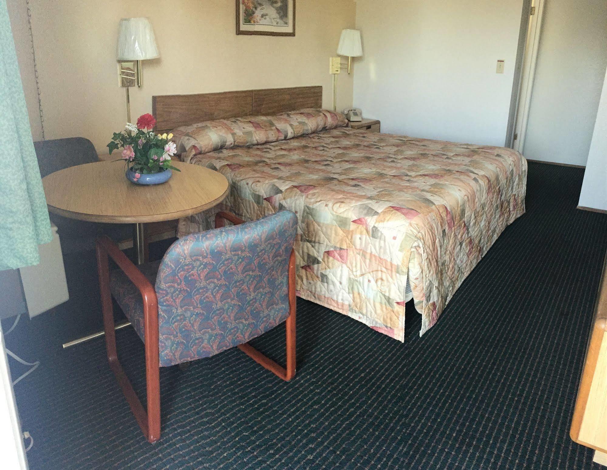 Regency Inn Lakeport Екстер'єр фото