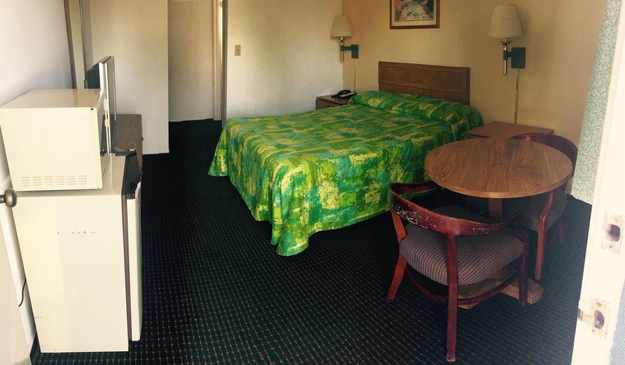 Regency Inn Lakeport Екстер'єр фото