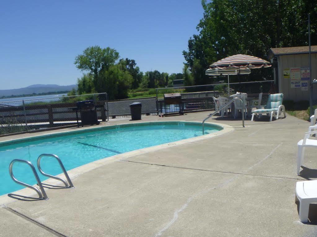 Regency Inn Lakeport Екстер'єр фото