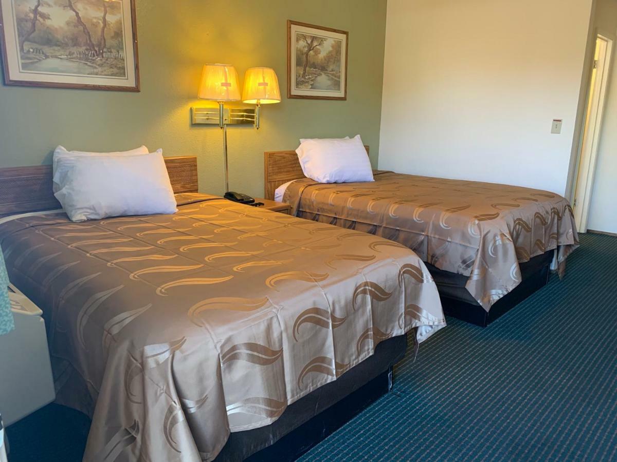 Regency Inn Lakeport Екстер'єр фото
